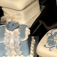 Mini-cakes and cupcakes