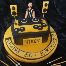 hiren mixing the decks